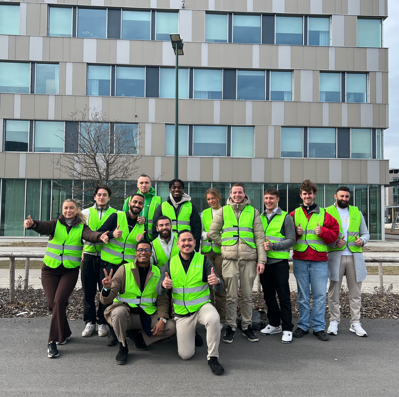 QS Performance B2B-team i gröna västar