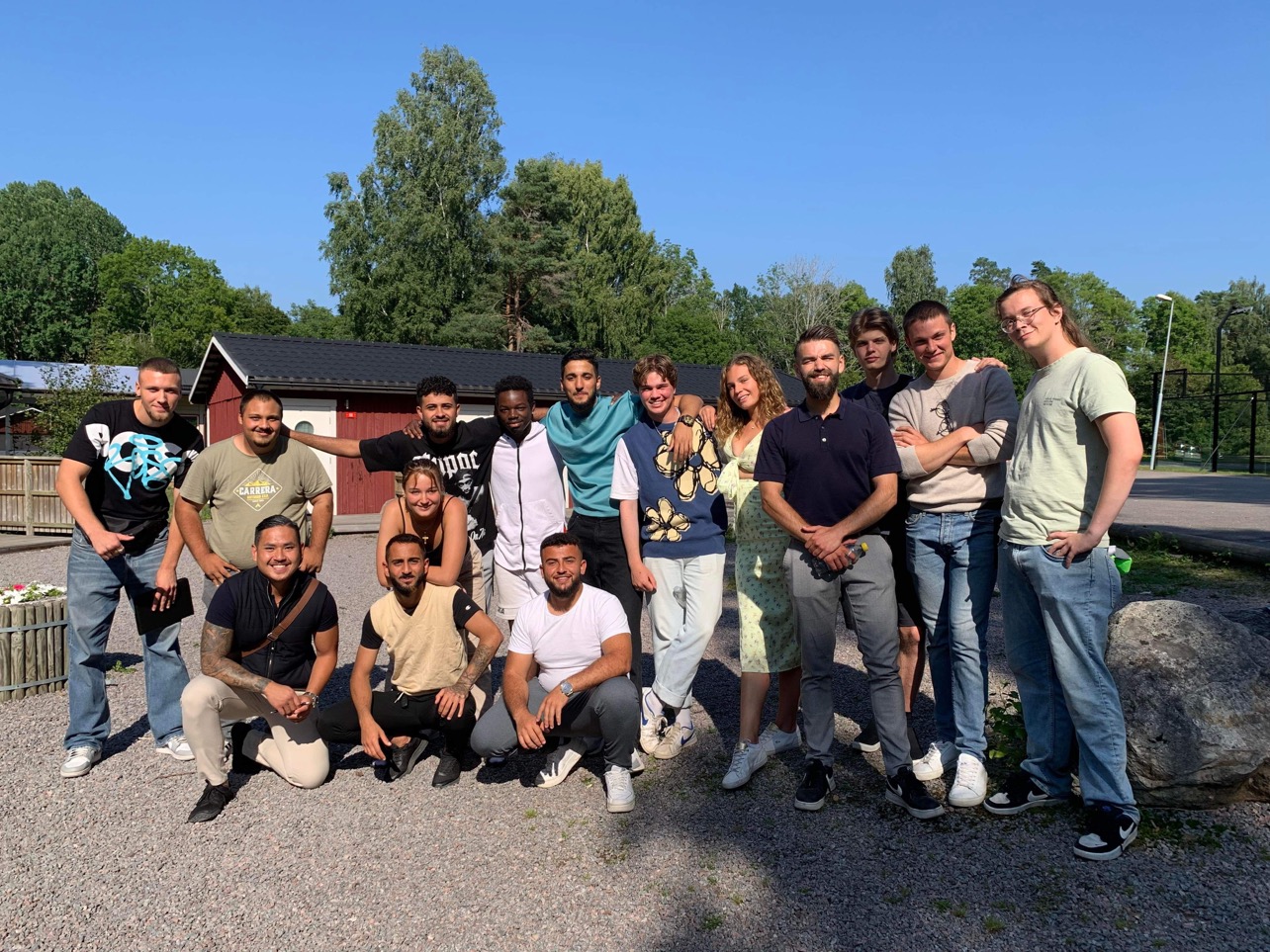 QS Performance team utanför kontoret